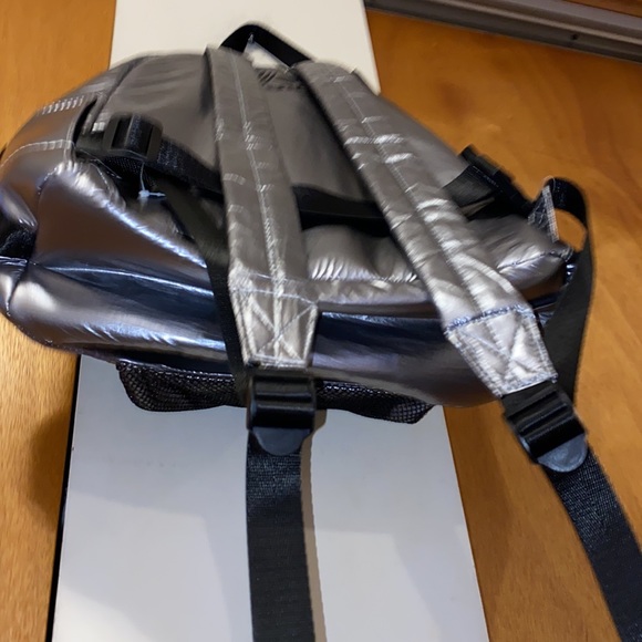 🔘NWT RBX Metallic Silver 2 in 1 Backpack - Picture 5 of 16
